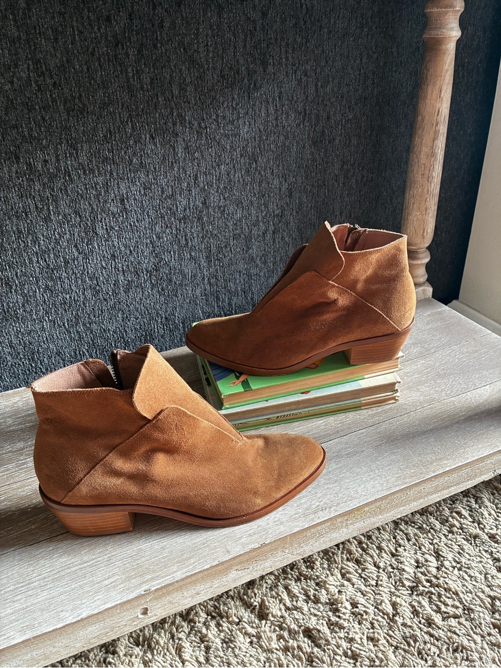 Vero Cuoio Chestnut Suede Ankle Booties